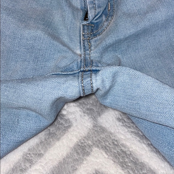 Old Navy Super Skinny Mid-Rise Light wash Jeans - Picture 3 of 5